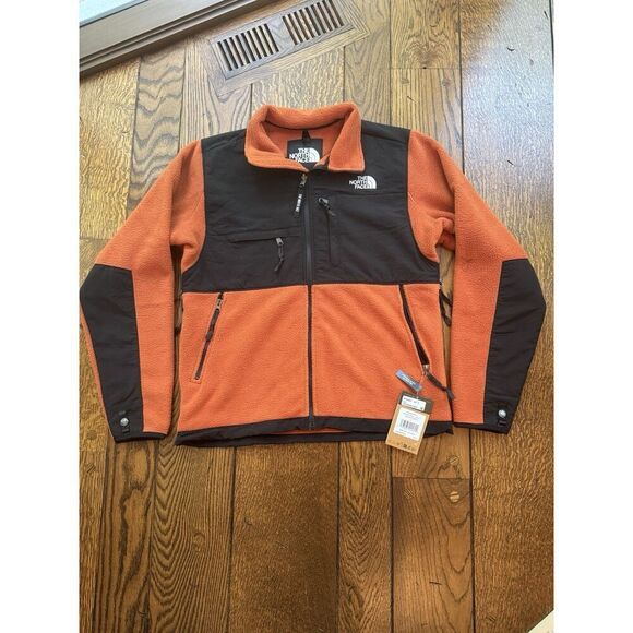 The North Face Men’s Retro Denali Jacket Earthen Copper Size Small NWT - Picture 1 of 8